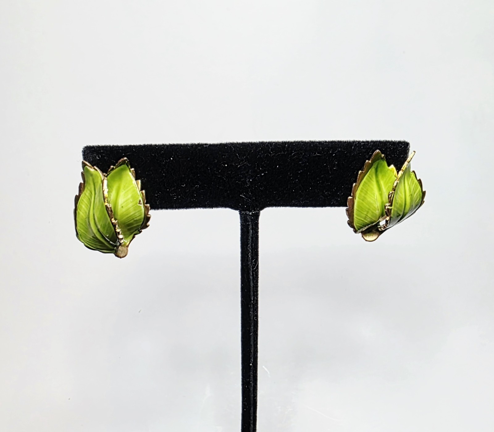Vintage Signed Giovanni Lime Green Enamel Leaf Clip-On Earrings Gold Tone 1960’s