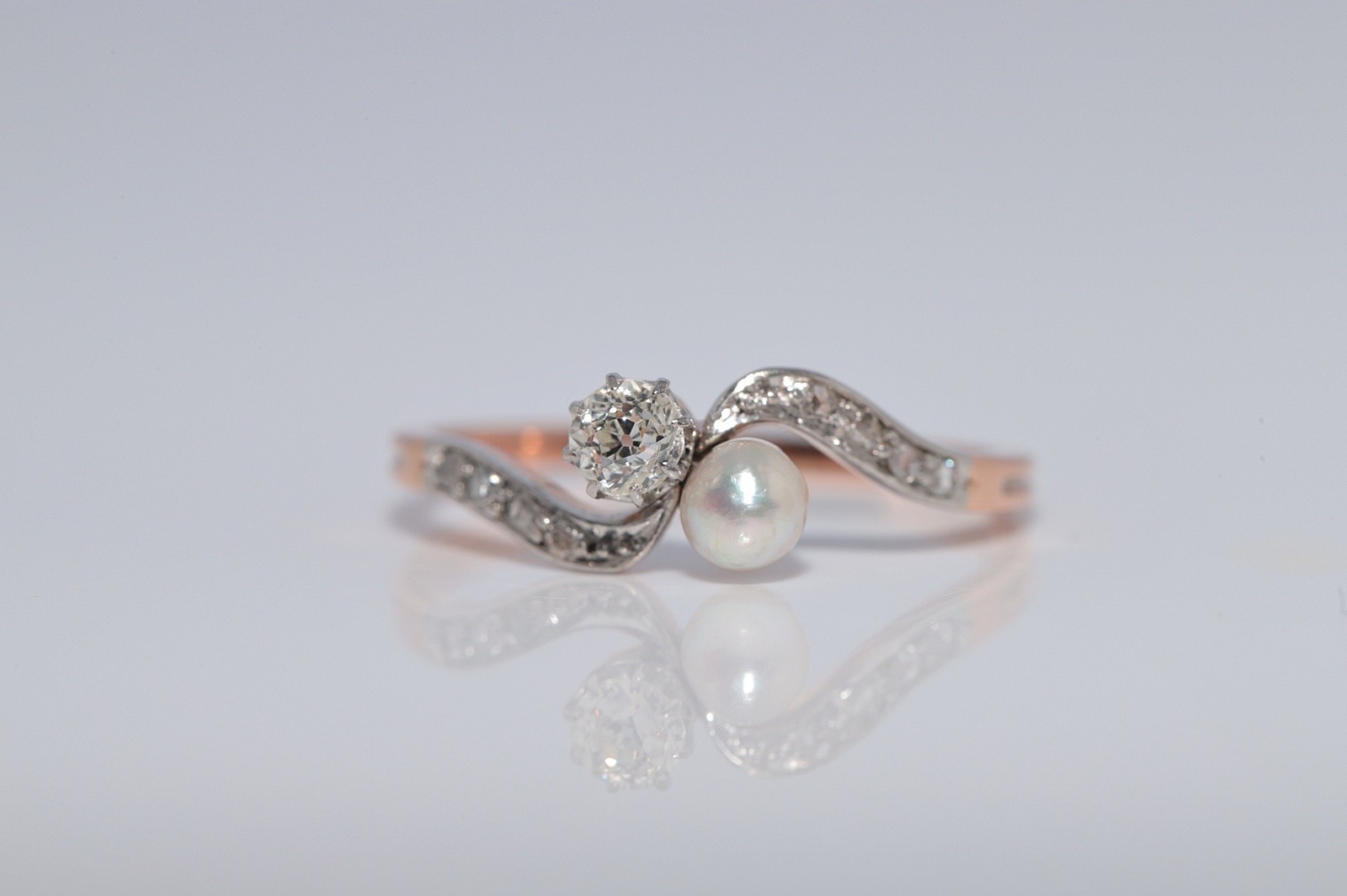 Antique Circa 1920s 18k Gold Art Deco Natural Diamond And Pearl Decorated Ring