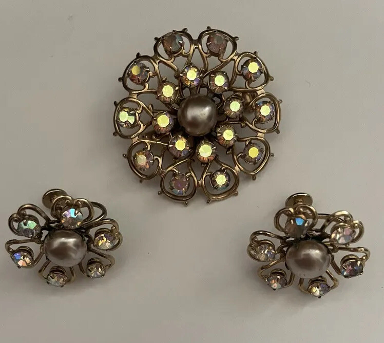 Vintage Rhinestone And Gray Pearl Brooch and Screw On Earring Set