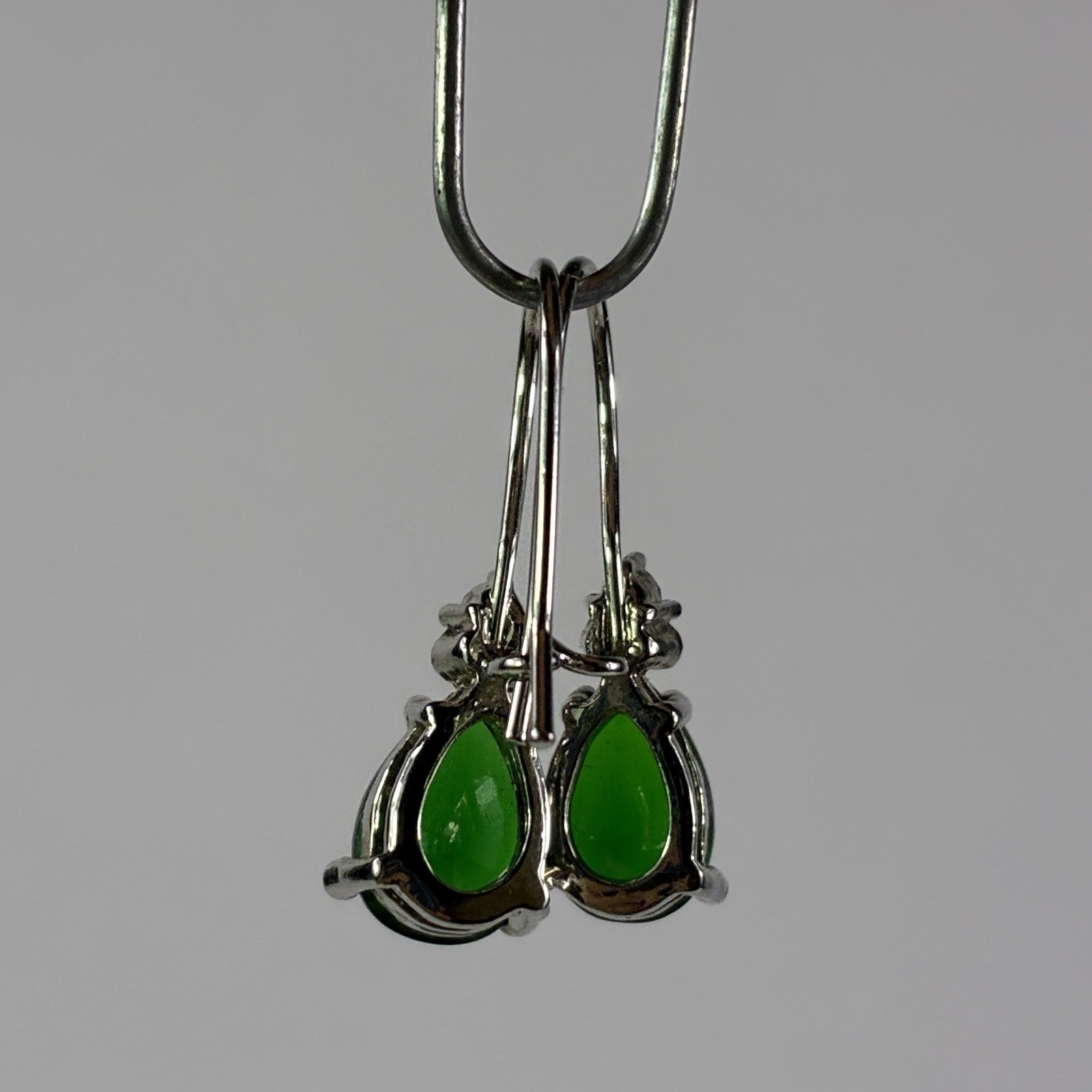 Avon 2006 May Birthstone Gift Set Faux Emerald Stone Necklace & Earrings