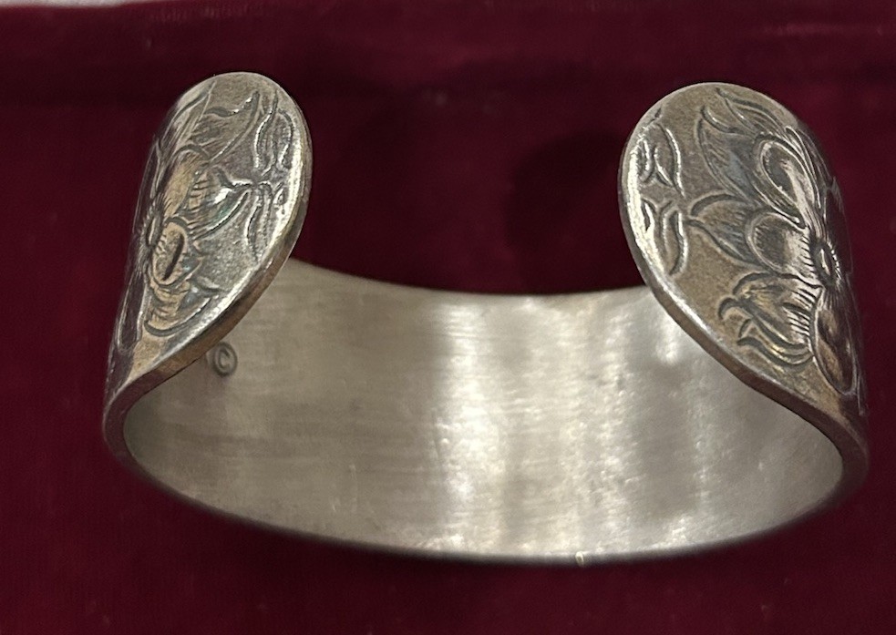 Vtg Salisbury Pewter Etched Floral Violets Pewter Cuff Bracelet “February” Sz M