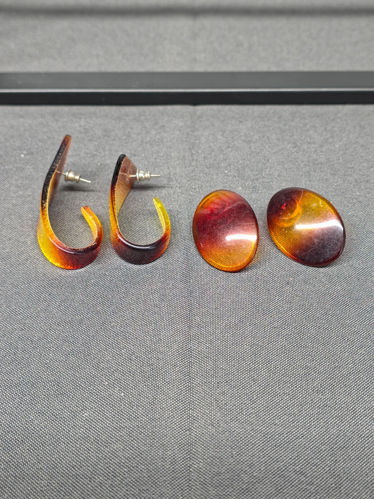 Lot of 2 Vintage Lucite Resin Hoop Stud Earrings Tortoiseshell Amber Ombre Retro