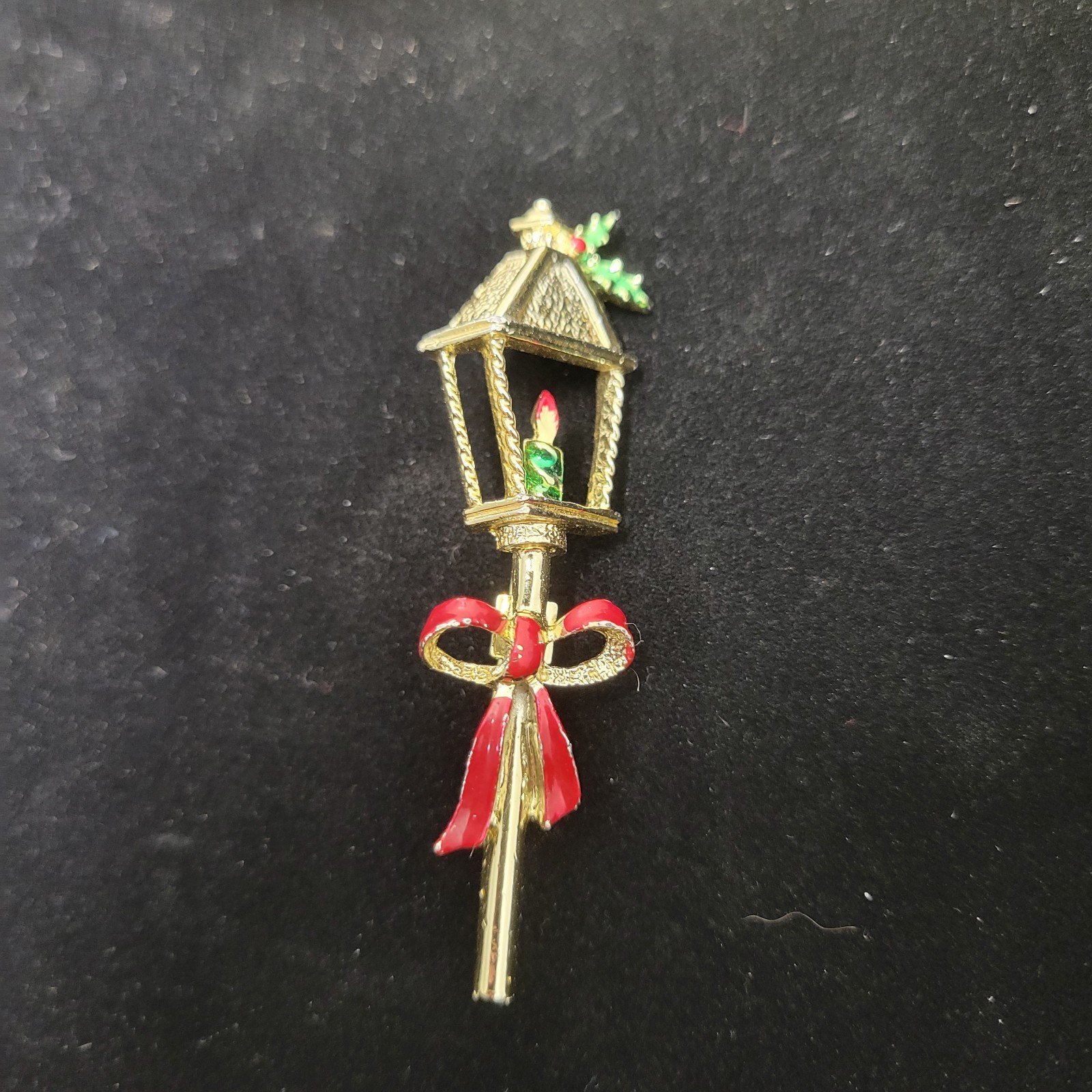 Vintage Gerrys Gold Tone Street Lamp Post Pin Brooch Christmas Holiday Candle