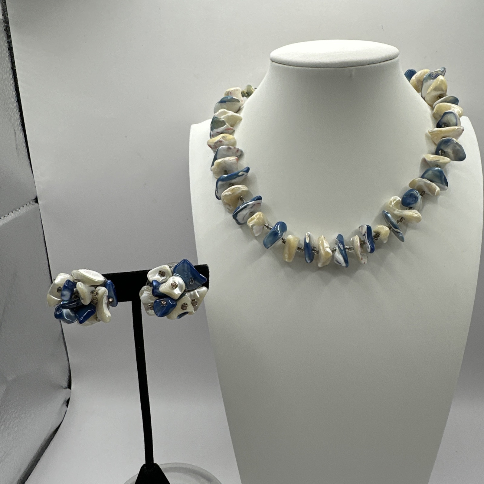 CUTE VINTAGE JAPAN SINGLE STRAND BLUE SHELL NUGGETS NECKLACE & EARRING SET