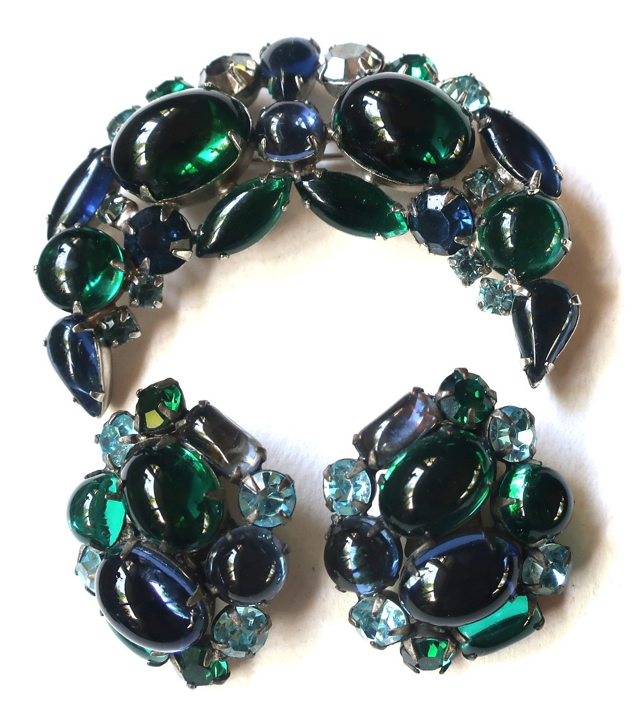Vintage Signed Weiss Green Glass Gripoix Cabochon Brooch and Clip On Earrings