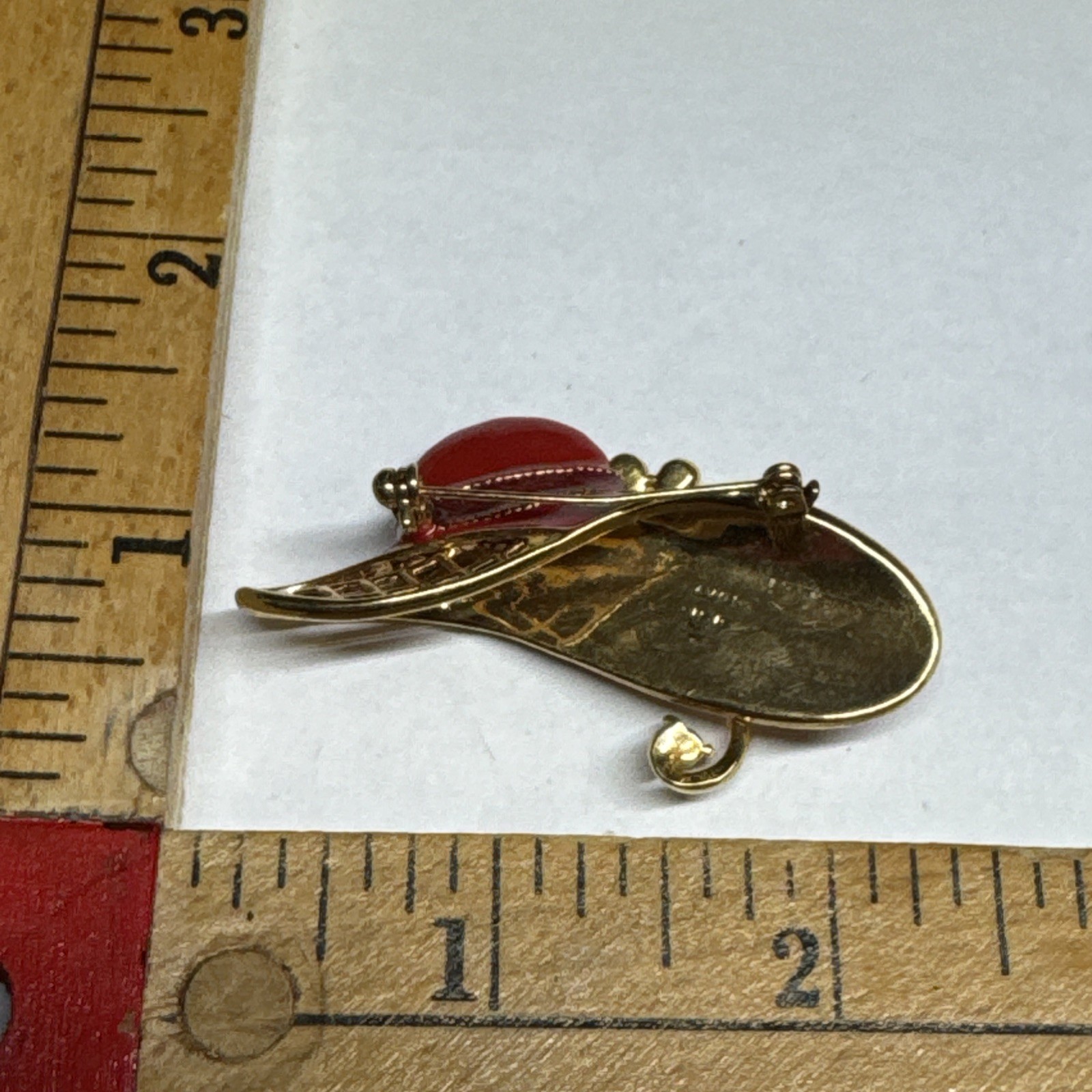 VTG SIGNED AVON RED ENAMEL CLEAR AB RHINESTONE FLOWER HAT BROOCH PIN gold tone