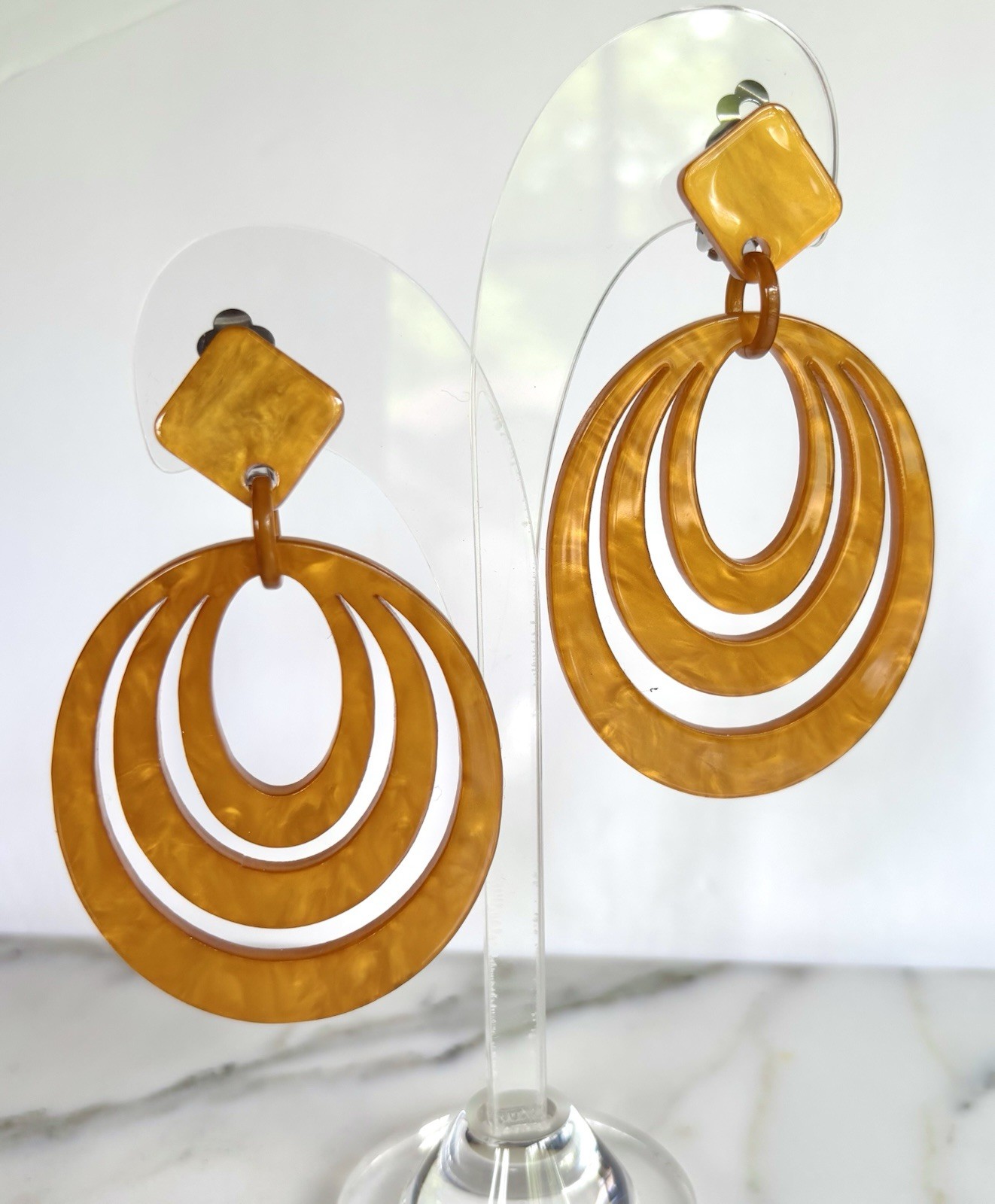 DESIGNER AMBER MARBLED RESIN 3.2 in MASSIVE RETRO 70s HOOPS CLIP ON EARRINGS NEW