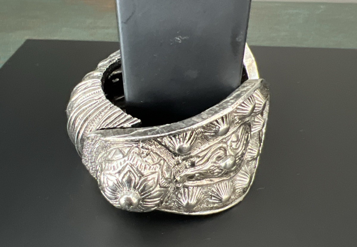 VINTAGE KENNETH JAY LANE KJL SILVER TONE ESTRUSCAN HINGED CUFF BRACELET