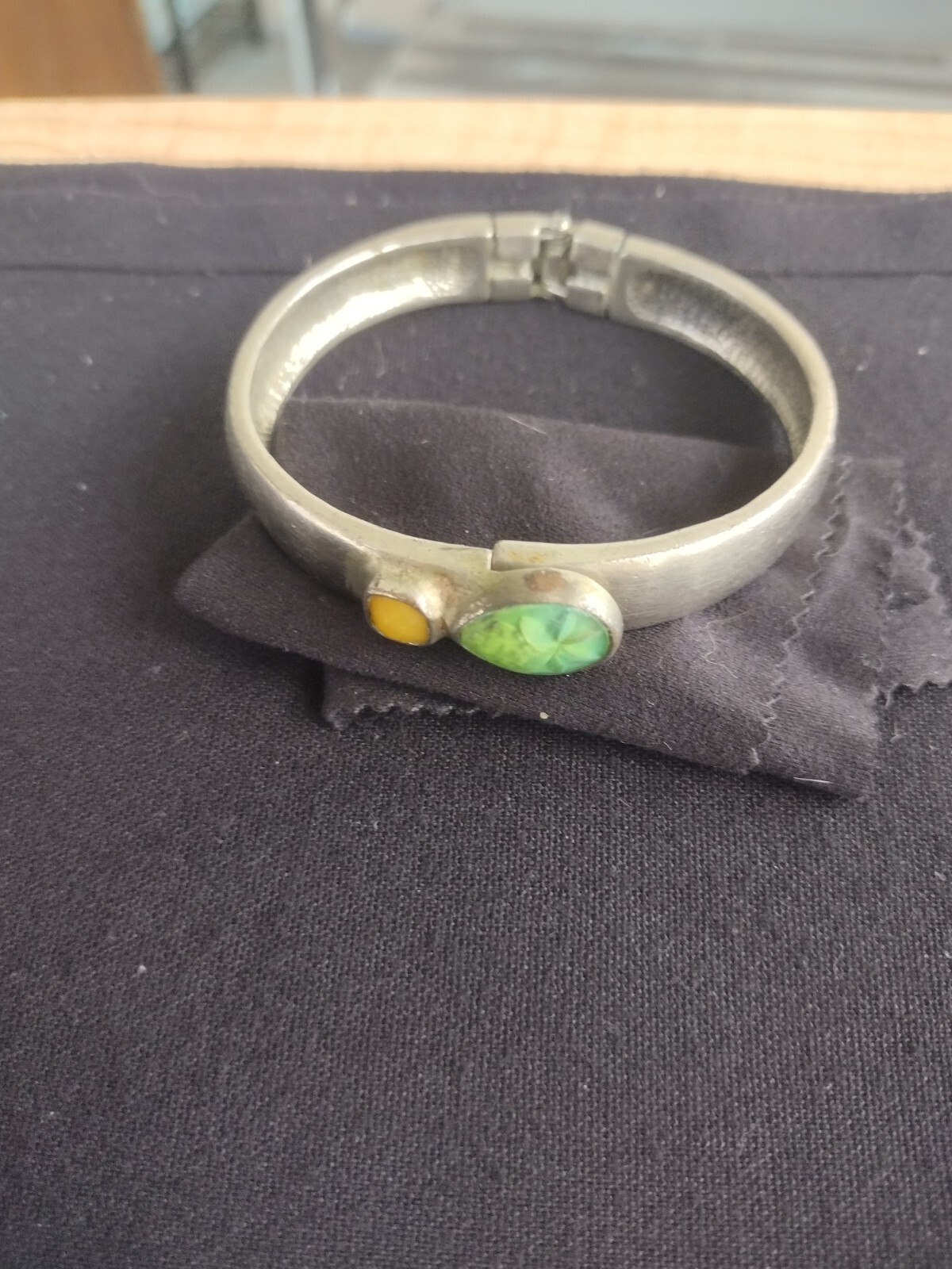Sterling Silver Vintage Hindged Bracelet. 64 grams
