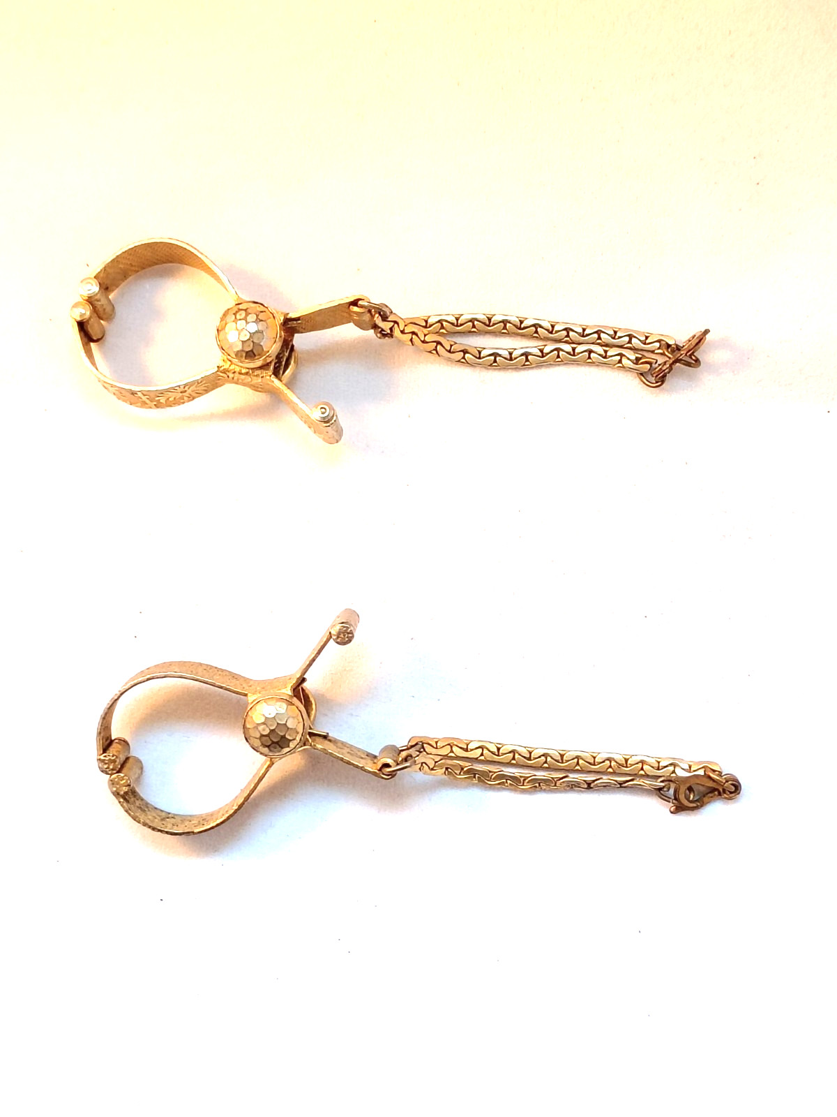 Two Vintage 1950s Gold Tone Glove Clip Purse Ring Holder in Good Condition