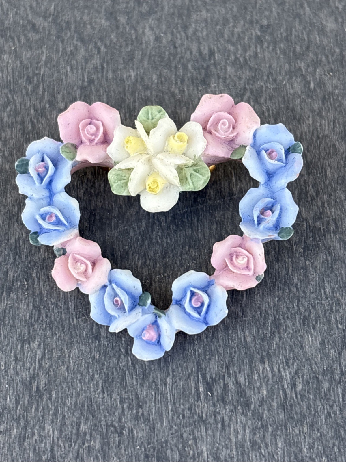 Vintage Avon Hearts and Flowers Brooch / Pin Resin