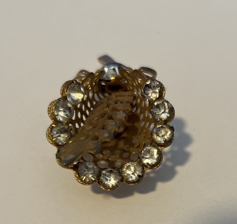 Vintage Retro Unsigned Rhinestone Flower Bouquet Gold Tone 3D Pin Brooch 2.25”