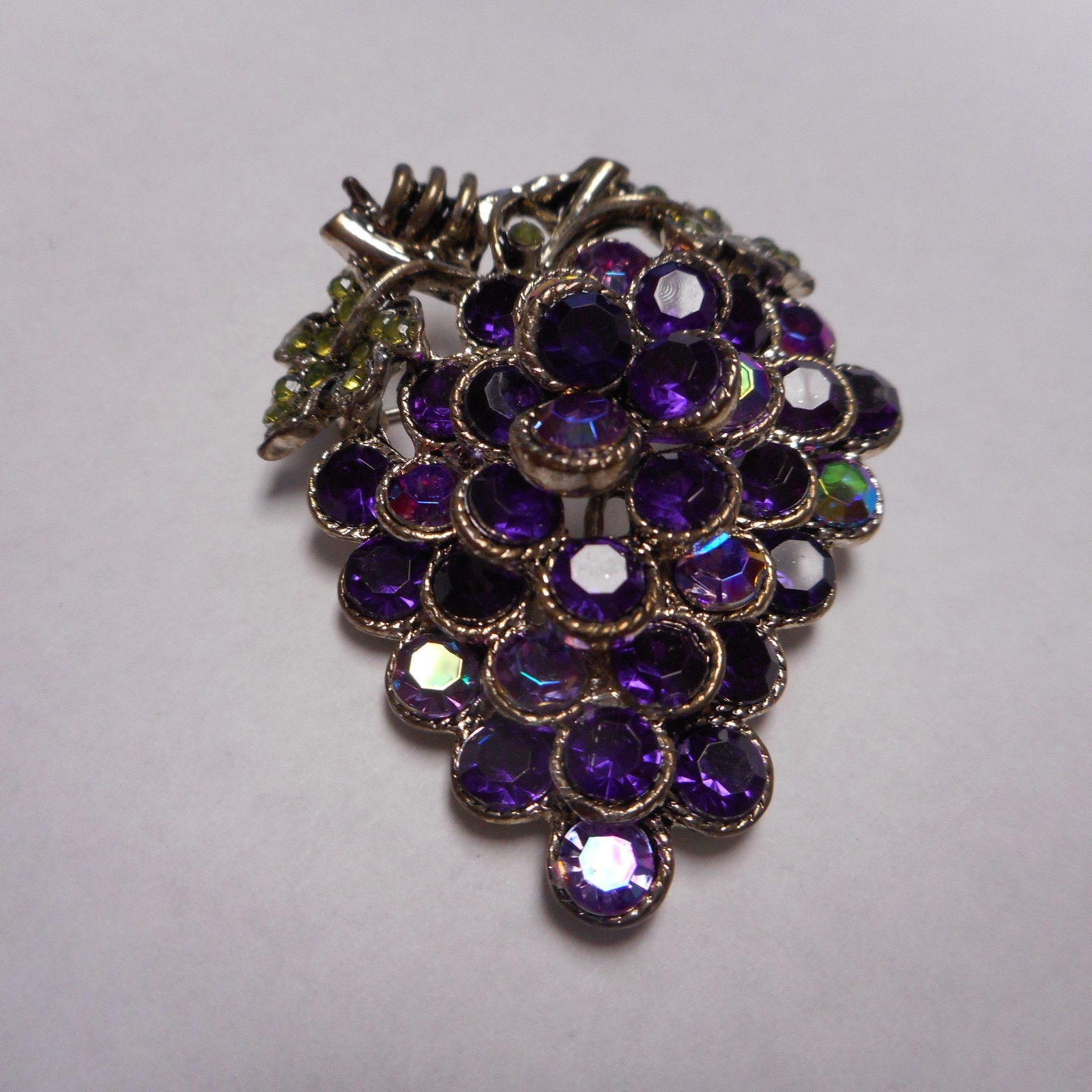 WOW BEAUTIFUL PURPLE GRAPE PIN LOADED WITH CRYSTAL RETRO 1980s 2 INCHES HIGH