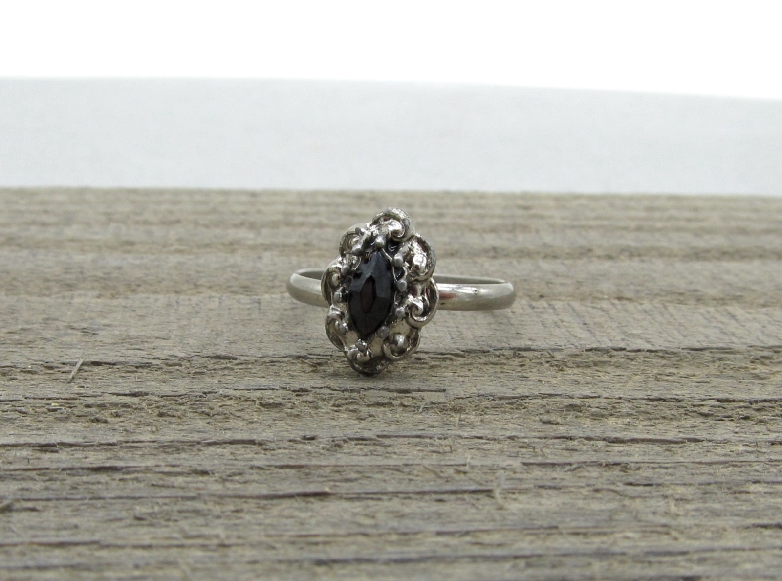 Vintage Adjustable Ring Signed Vogue Silver Tone Faceted Stone Ornate Setting