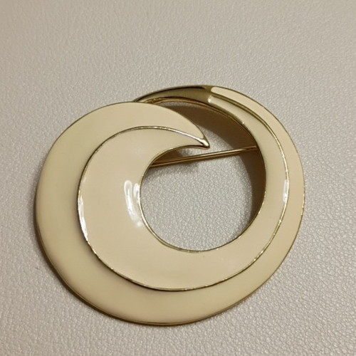 Vtg Swirl Brooch Gold and White Colored Enamel Signed Trifari
