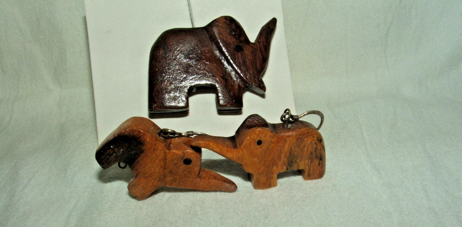 6 pc Vintage Wood Carved Safari Theme Jewelry Collection in Browns Black & Beige