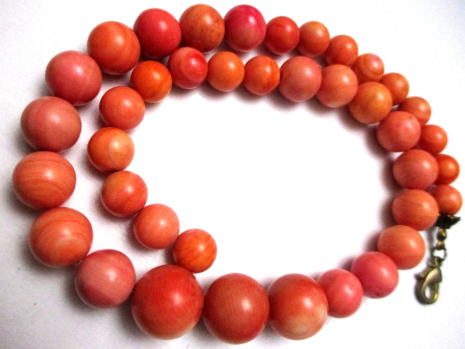 Vintage M0M0 Art Deco Authentic ☆ Undyed Untreated ☆ Necklace Coral ☆ Organic.