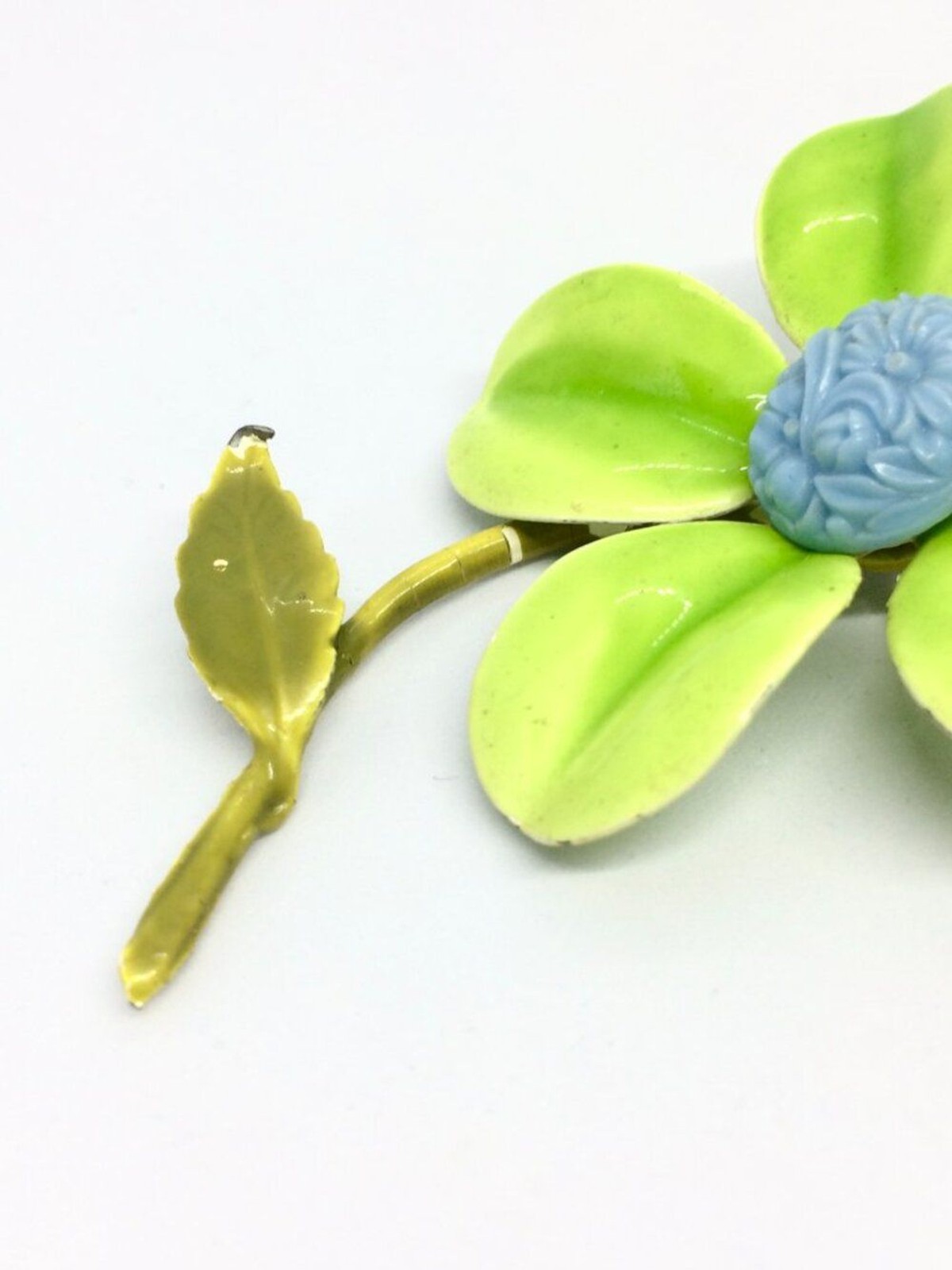 VINTAGE ENAMEL BROOCH Flower Lime Green Blue Molded Plastic Mod Pop Art 60s