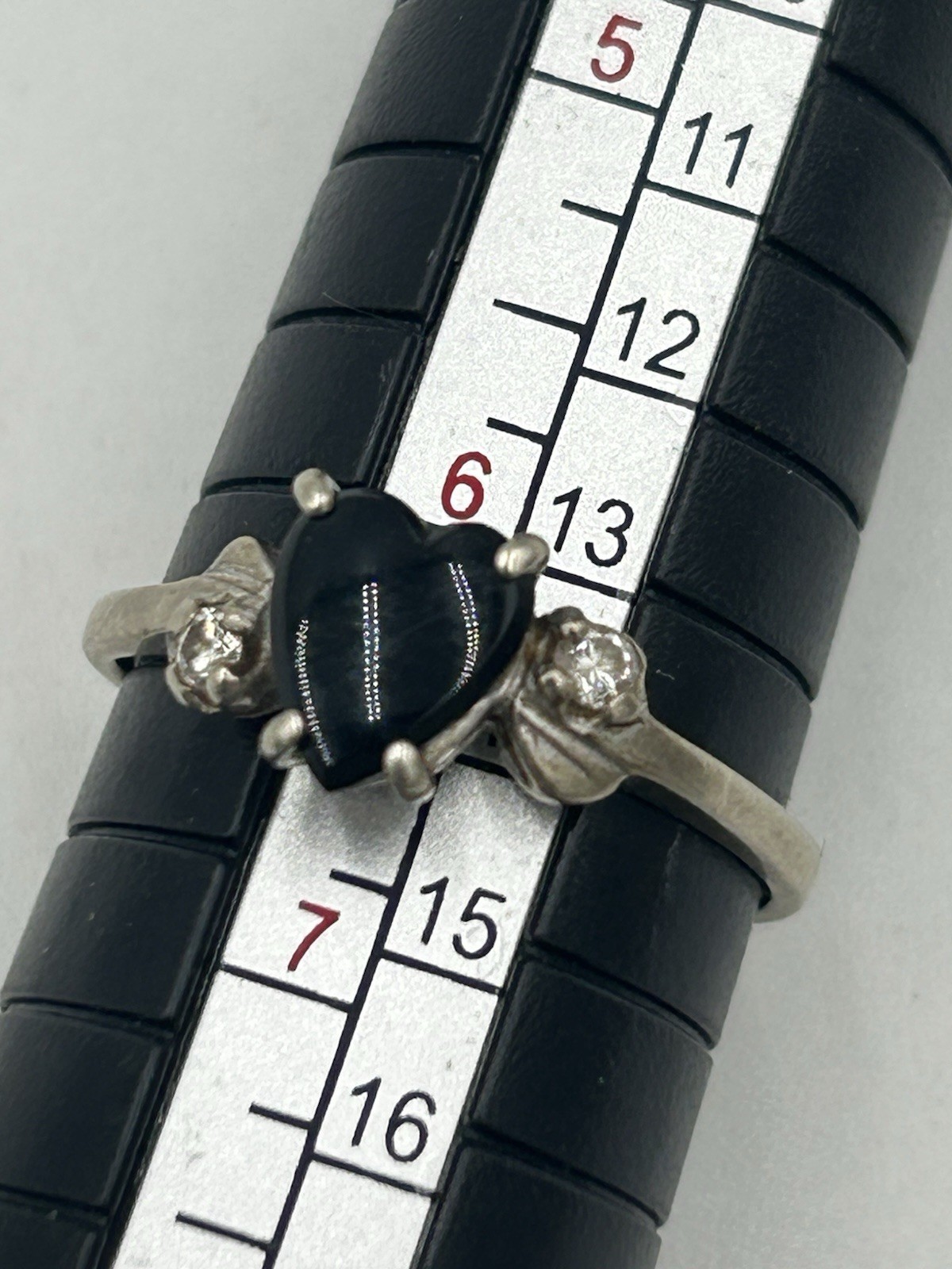 VINTAGE ESTATE 10K WHITE GOLD DIAMOND & ONYX HEART RING 1.7 GRAMS~SIZE 6.25