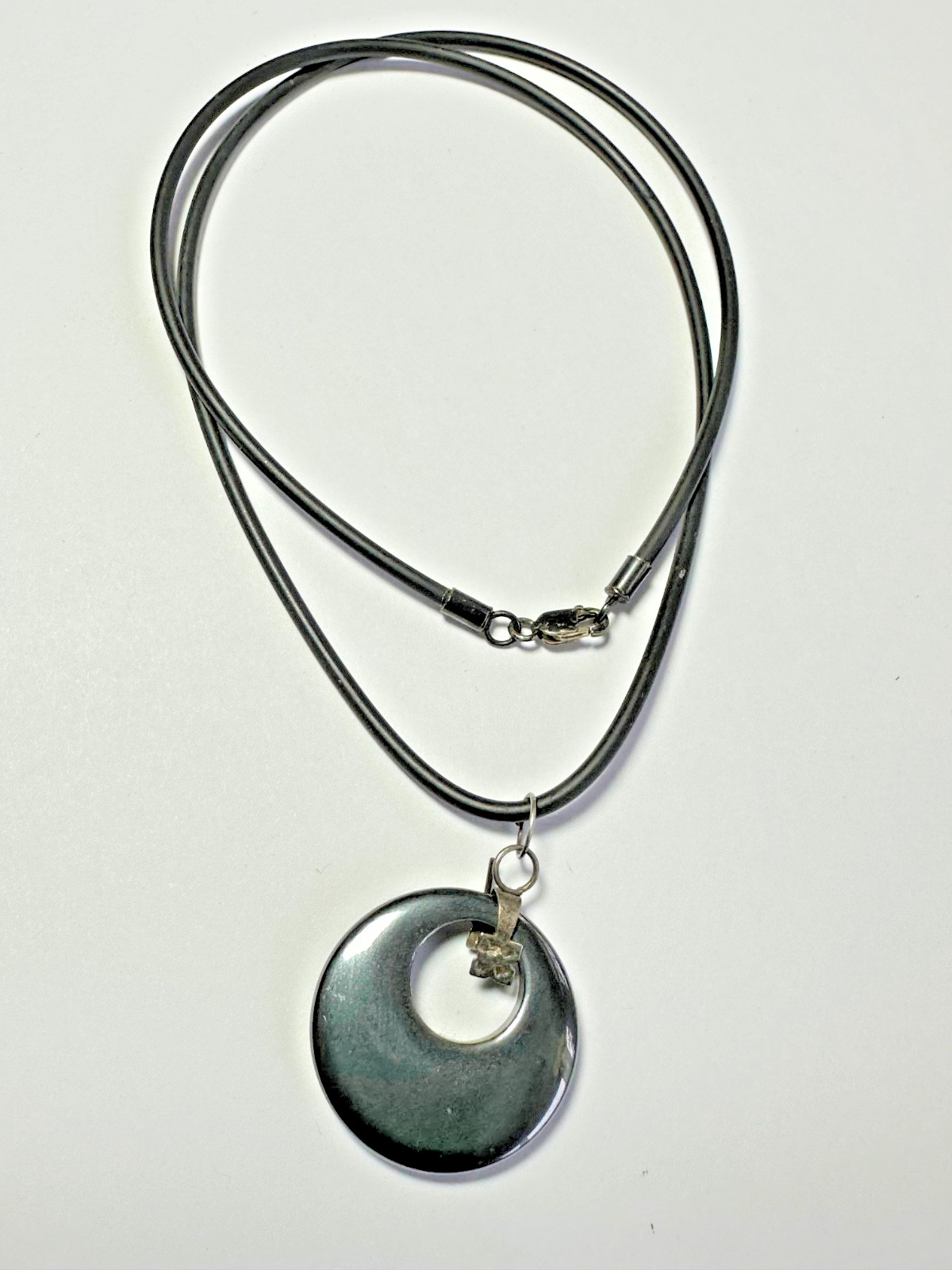 VINTAGE STERLING SILVER BLACK LEATHER 18IN LONG NECKLACE 925 & PENDANT