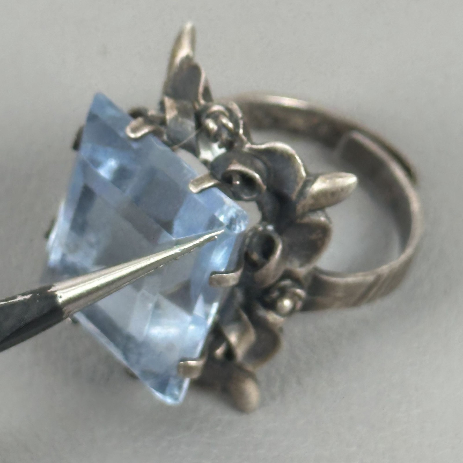 1940-70s Taxco Mexico Floral Sterling Silver Blue Crystal Glass Adjustable Ring