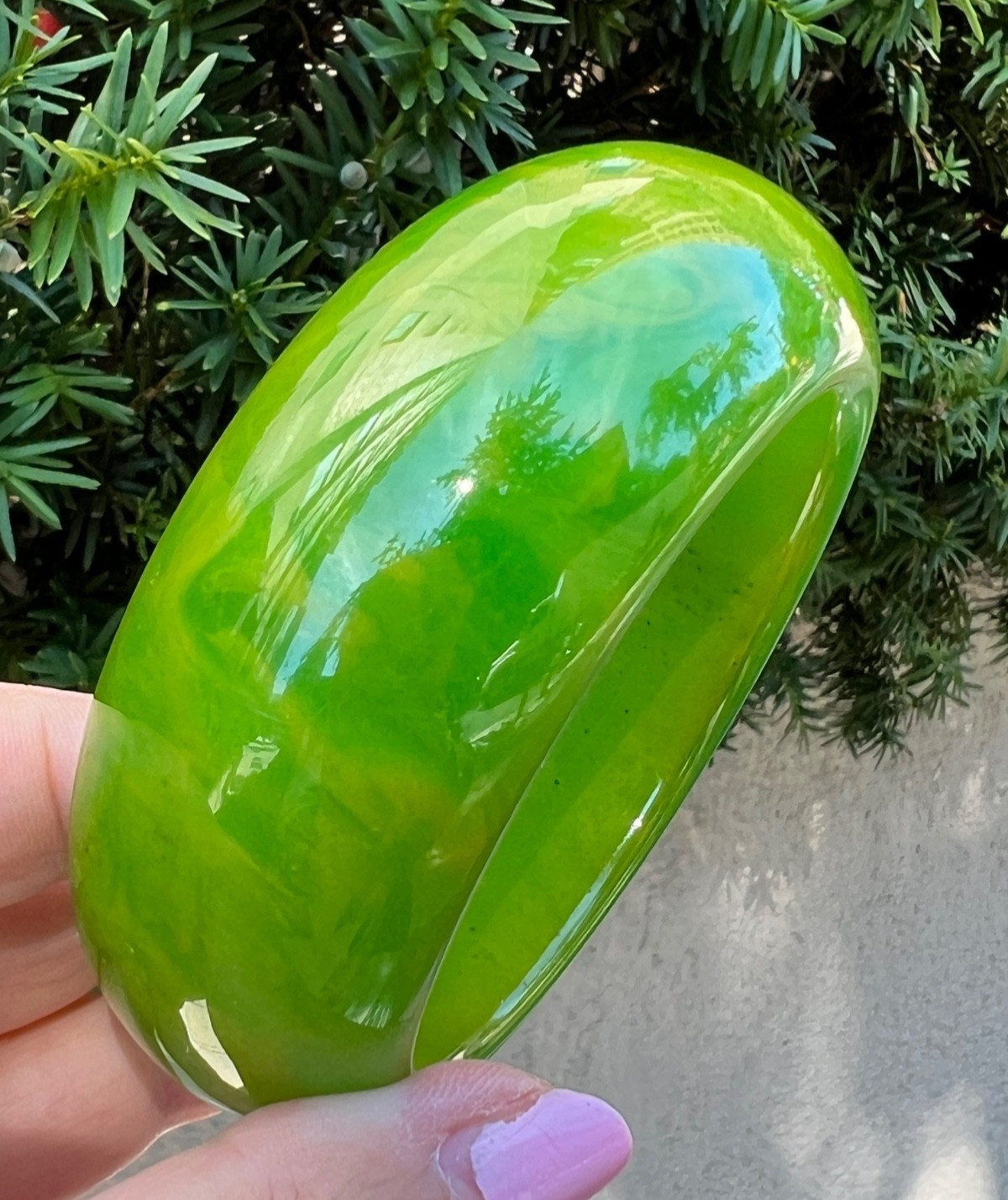 VINTAGE VIVID MARBLED KELLY GREEN BAKELITE FAT DONUT WIDE BANGLE BRACELET UNIQUE