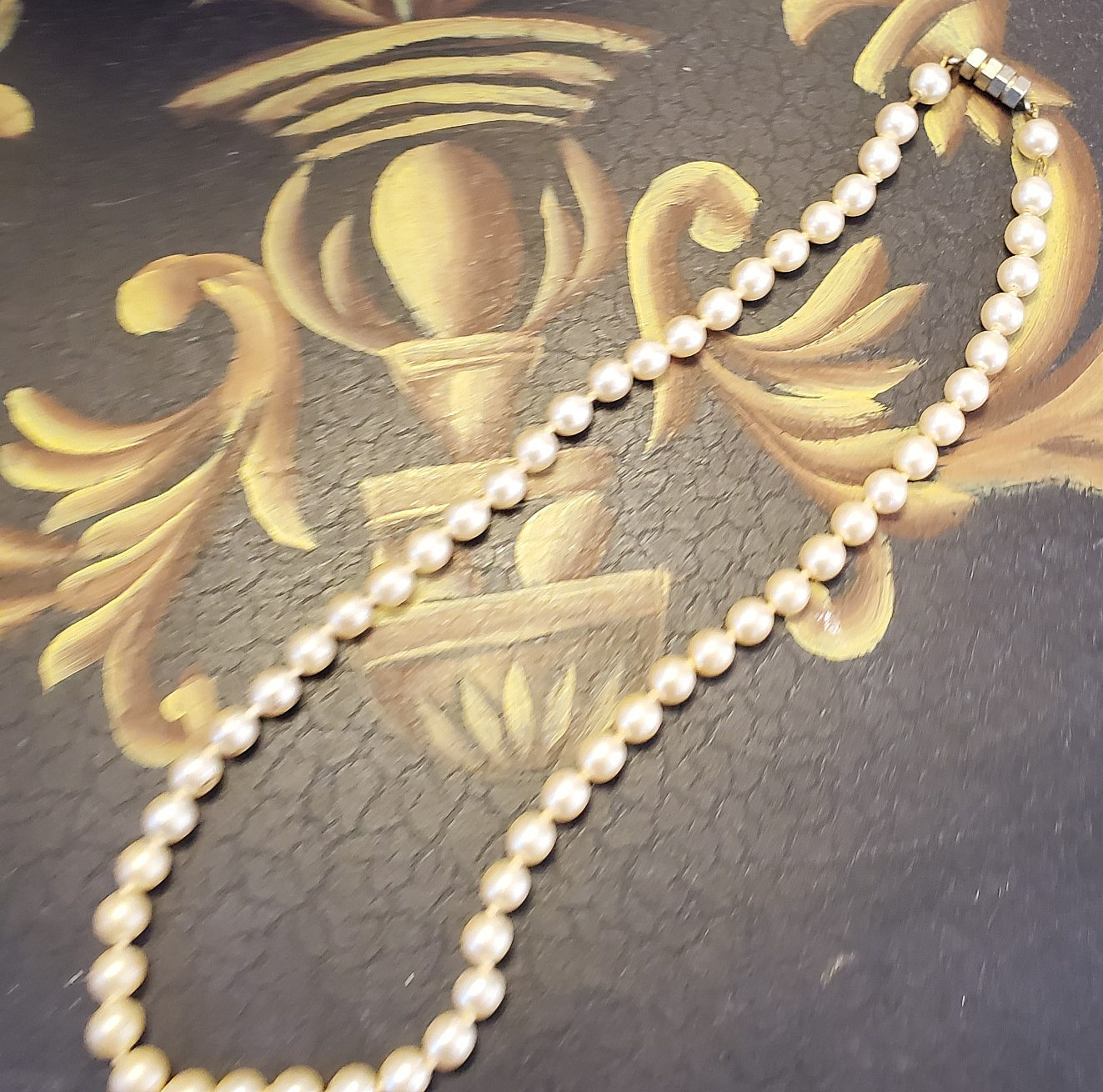 Vintage 15″ Faux Pearl Necklace Hand Knotted Hexagon Screw Clasp