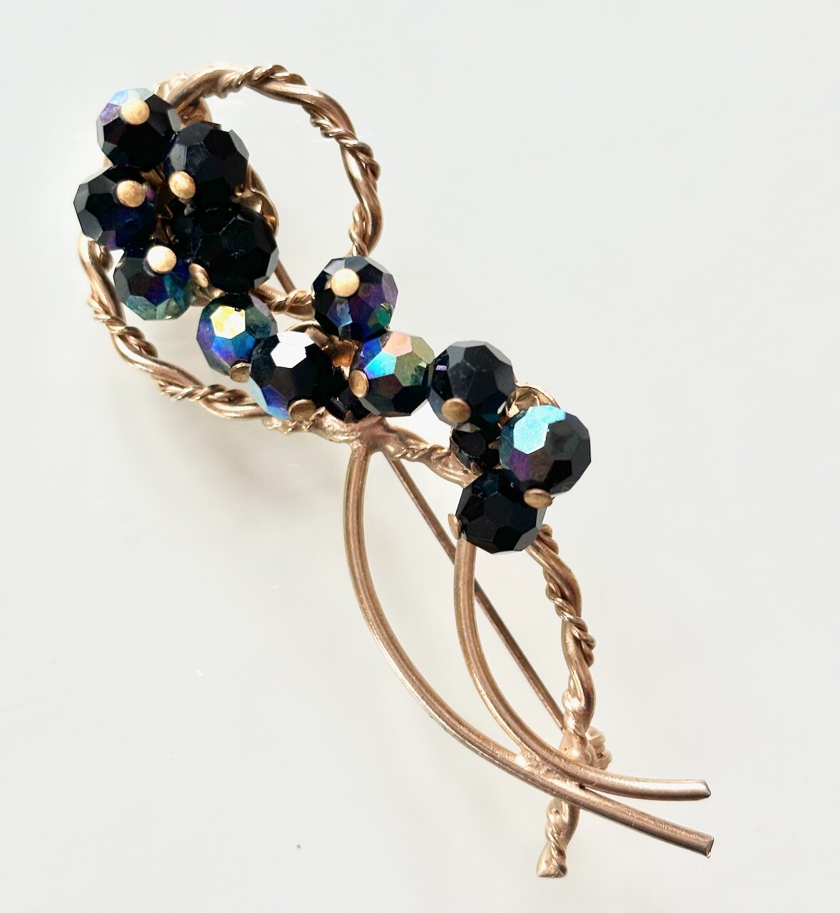ELEGANT 1950s VINTAGE BLACK FACETED BEAD CLUSTER FASHION BROOCH, 3″ FLOWER PIN
