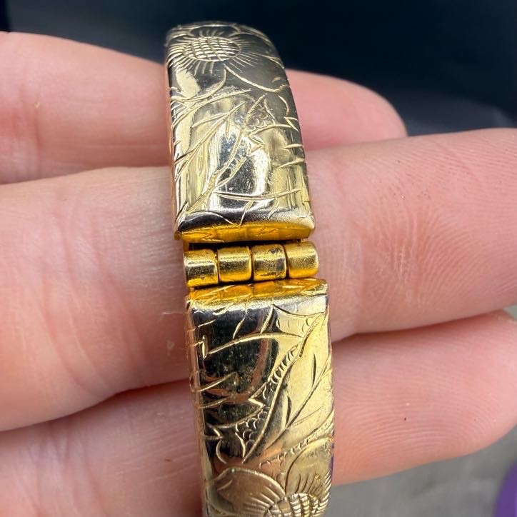 Vintage Bangle Bracelet Gold Tone Embossed Hinged No Safety 6.5”