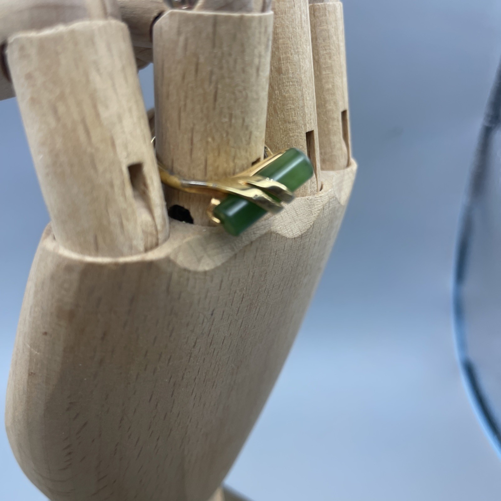 1978 AVON Captured Jade Green Stone Gold Tone Ring Size 5