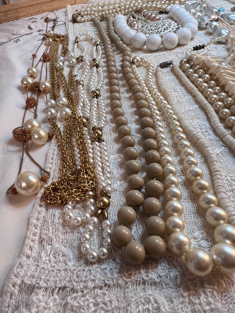 Vintage lot of White and off-white necklaces 20 pieces total gorgeous lot