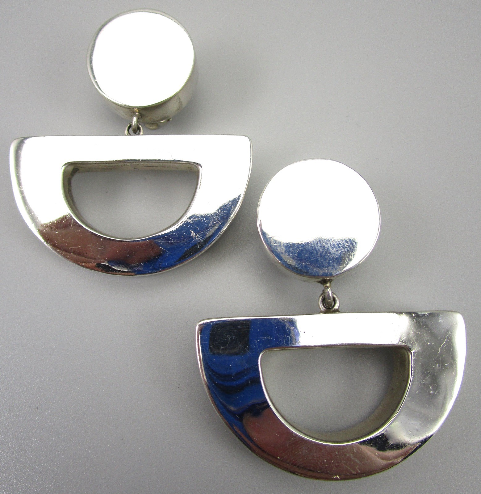 OVERSIZED 2″ BRENDA SCHOENFELD “LOS CASTILLO” MODERNIST CLIP EARRINGS 43G
