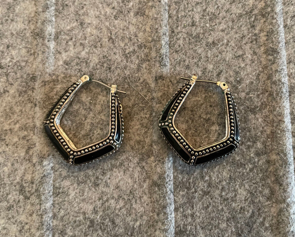 For auction is a Vintage MONET Silver Tone & Black Hoop Pierced Earring. Please