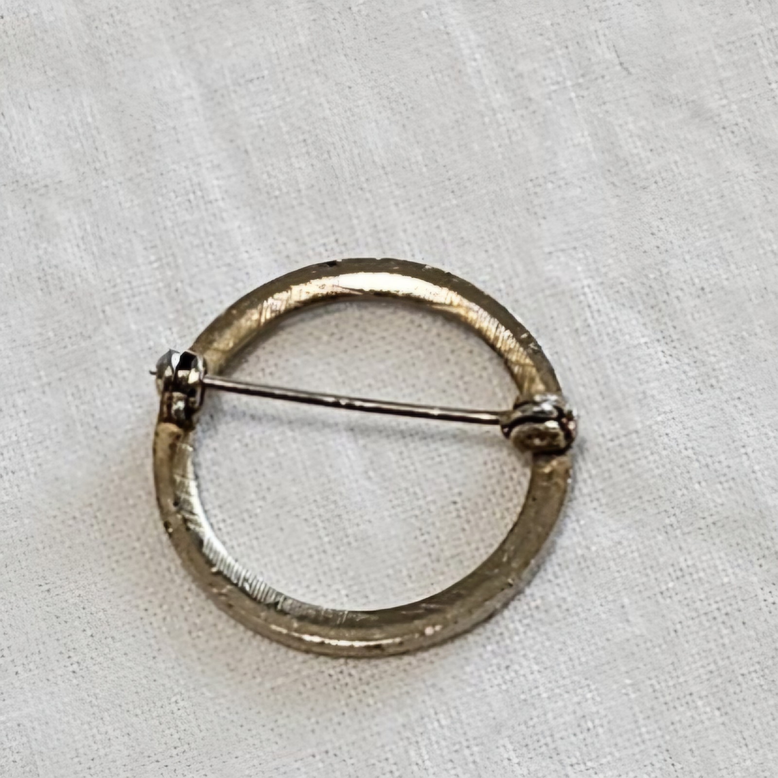 Mid Century Vintage Gold-Toned Metal Circle Brooch, 1 Inch, Not Marked, Retro