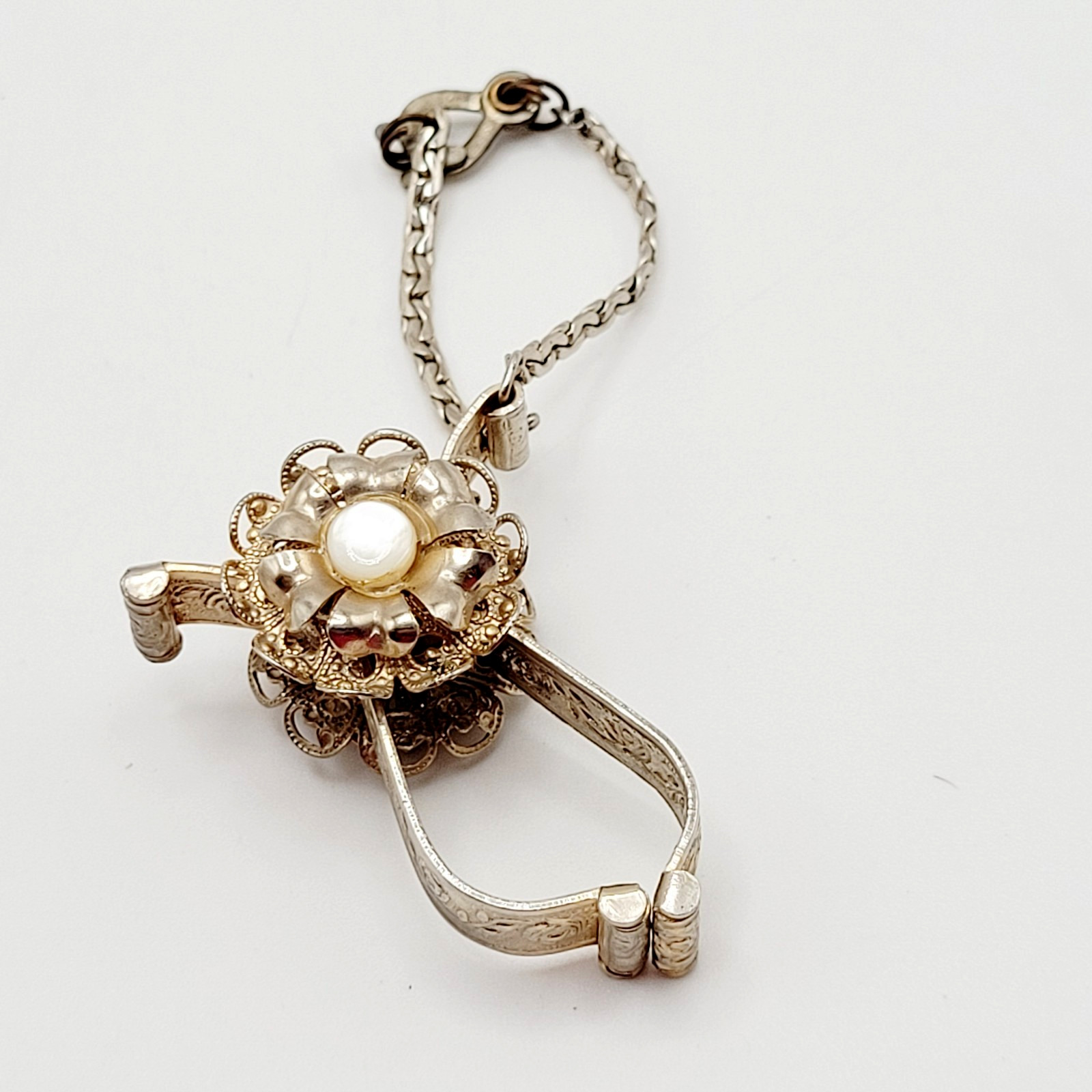 Vintage 1950s Gold Tone MOP Flower Embossed Floral Glove Clip Purse Ring Holder
