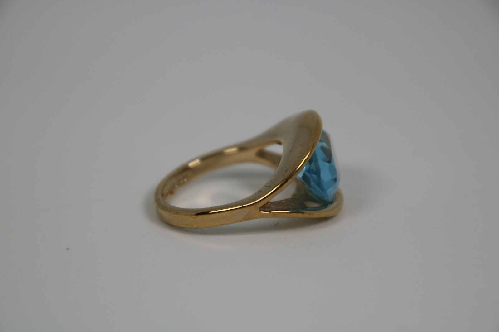 Beautiful 14K Gold Plated Joseph Esposito Oval Shaped Blue Topez Ring, Size 6