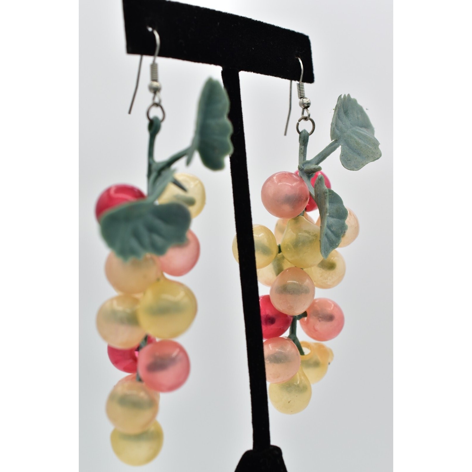 Vintage 3.5″ Grapevine Earrings Grapes Vine Multi-Color Lucite Fruit Chunky 9E