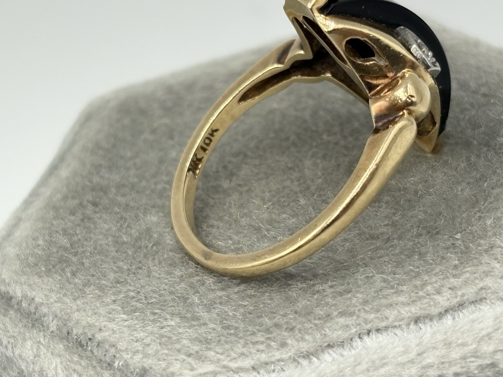 1930’s Art Deco 10k Gold Carved Black Onyx & Diamond Antique Vintage Ring