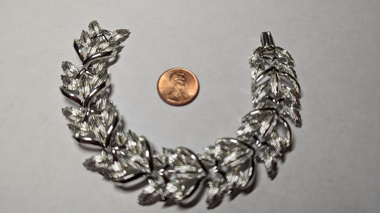VINTAGE CORO BRACELET SIGNED ABOUT 7 1/2″ LONG