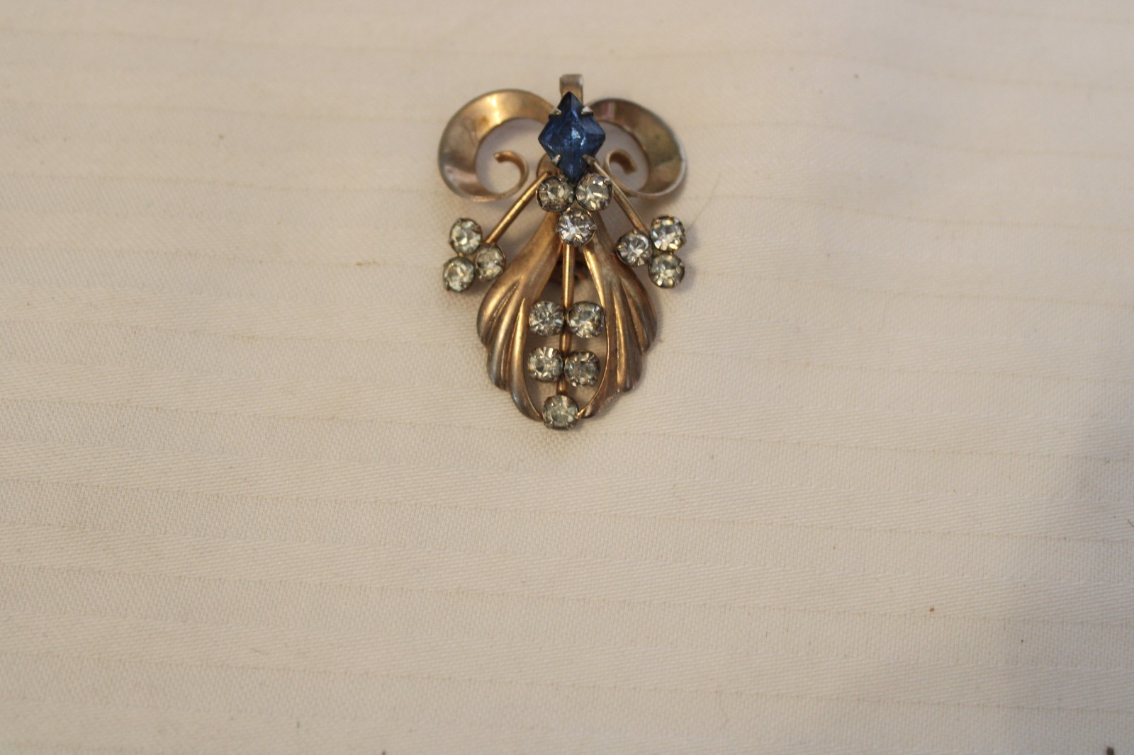 Vintage Blue and Clear Faux Stone Round Interwoven Gold tone Design Brooch
