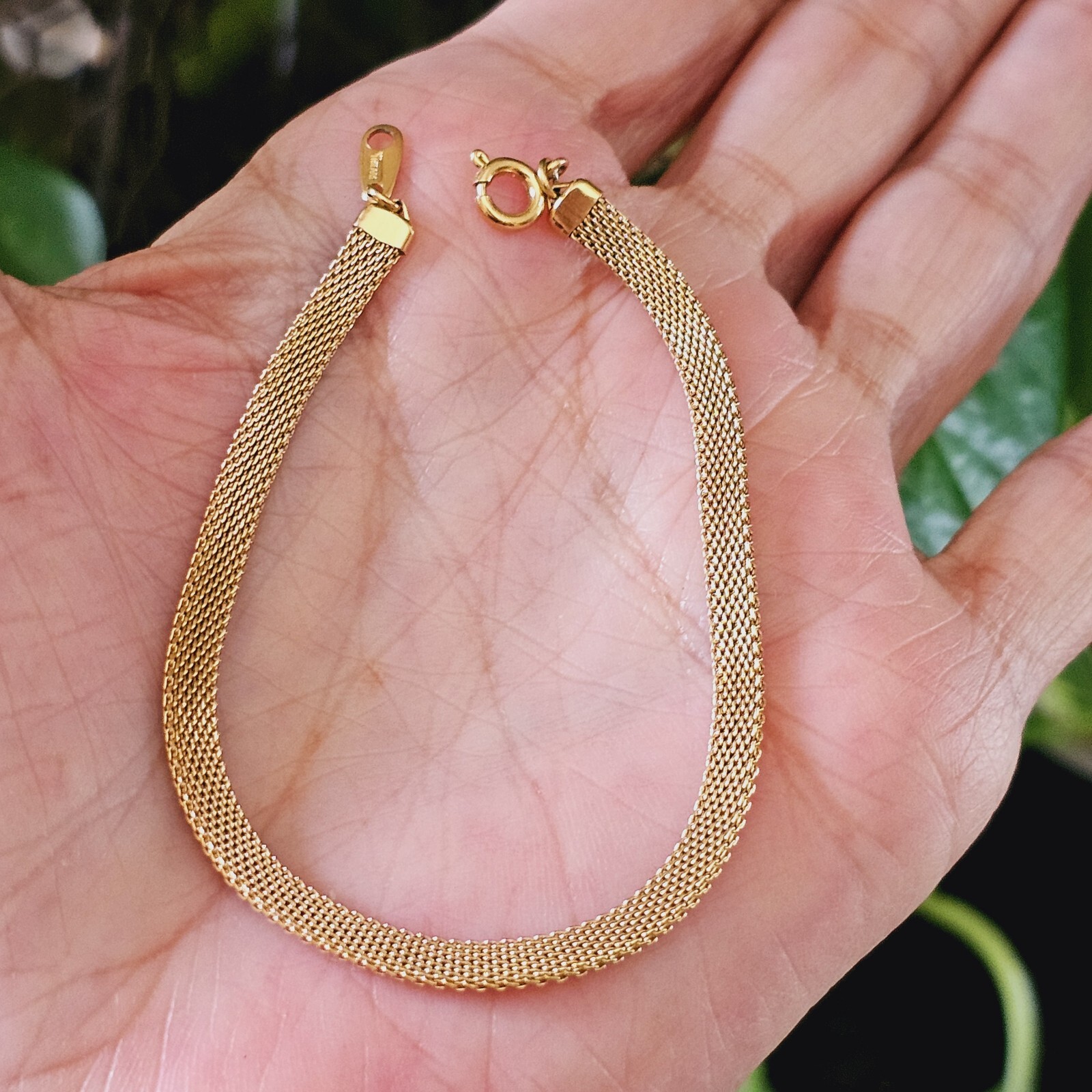 Vintage Crown TRIFARI MESH Bracelet Gold Tone 7.25 in