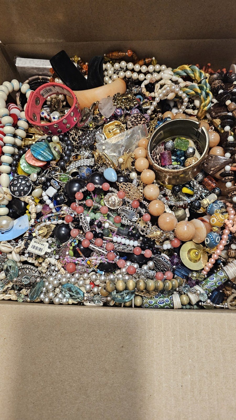 COSTUME VINTAGE JEWELRY Assortment TRIFARI MONET BAKELITE More 20 Lbs LOT
