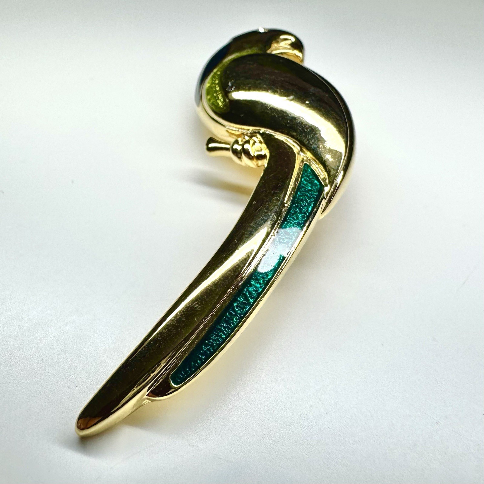Vtg LIZ CLAIBORNE LC – PARROT Brooch – Colorful Enamel – Polished Gold plate