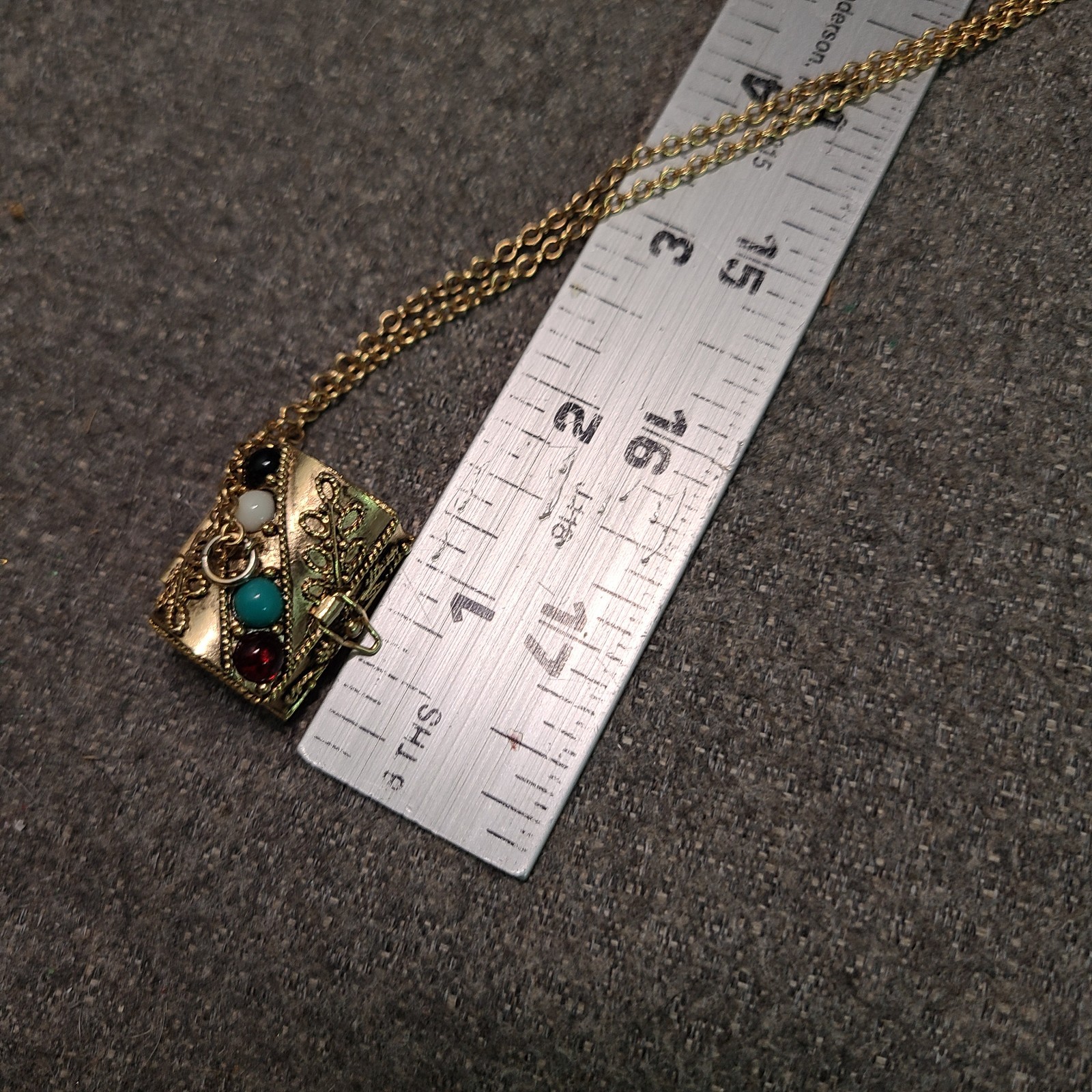 Vintage 1974 Signed Avon Queens Ranson Pill Box/Stash Necklace