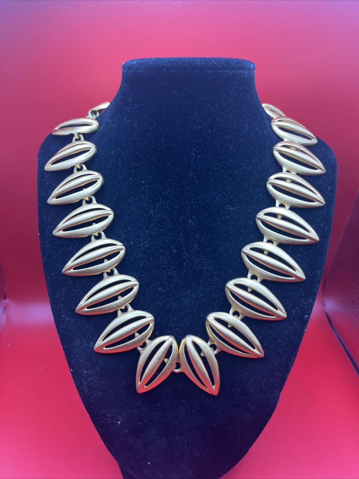 Vintage Anne Klein Signed (AK) Modernist Link gold tone Necklace fantastic 17-18