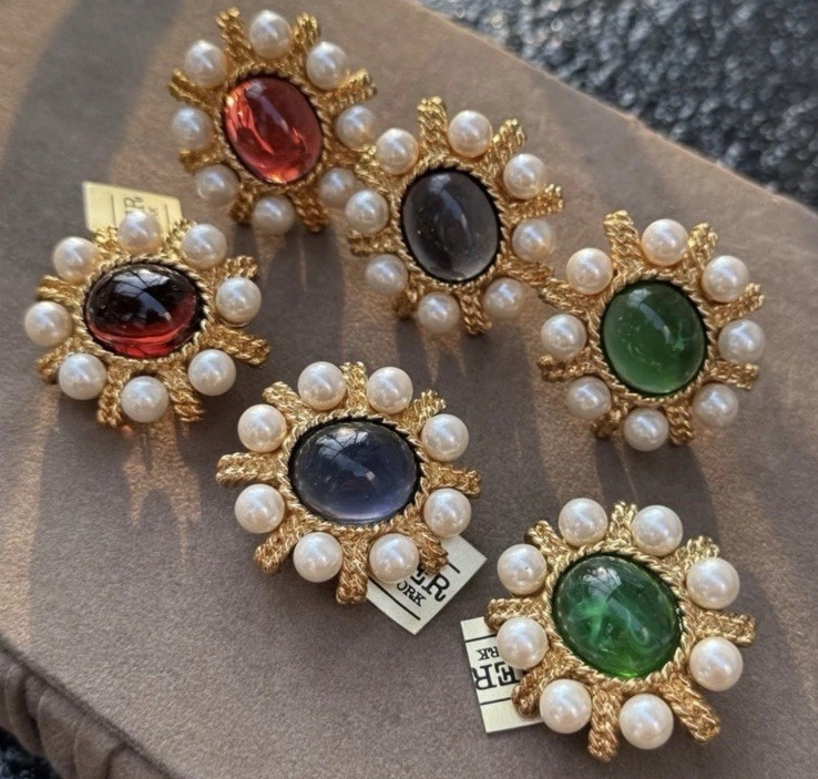 Vintage NOS Ciner Emerald Gripoix Glass Cabochon & Japanese Pearl Clip Earrings!