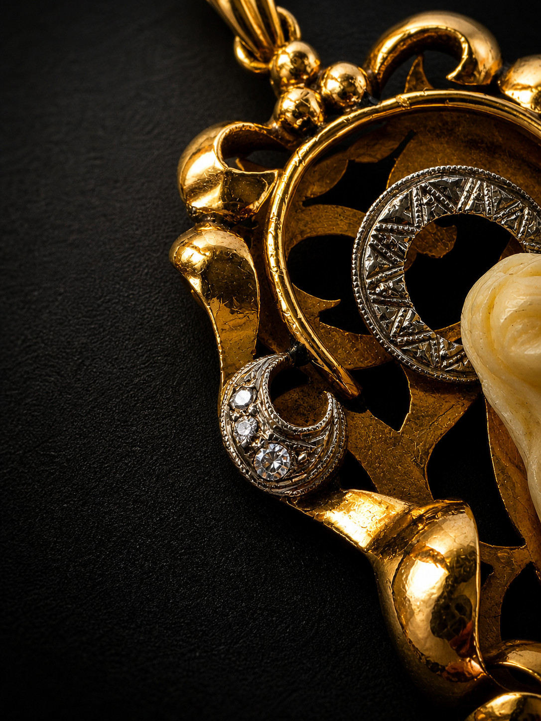 Vintage Virgin Mary Pendant 18K Gold 1930 Art Deco Religious Medal Hand Carved