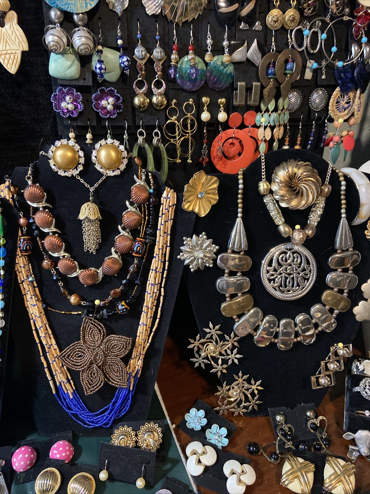 Fabulous 443 Piece Lot Of Vintage + Modern Fashion Costume Jewelry Nice Pieces