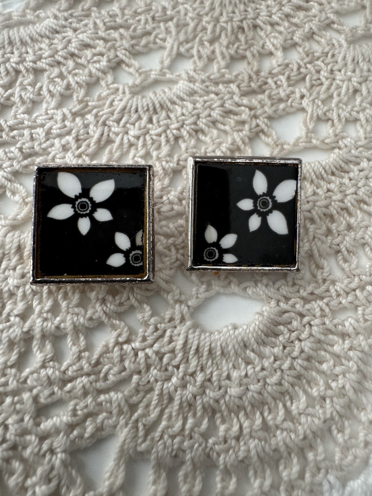 VTG LC Silver Tone With Black And White Flower Painted And Gold Tone Dangle