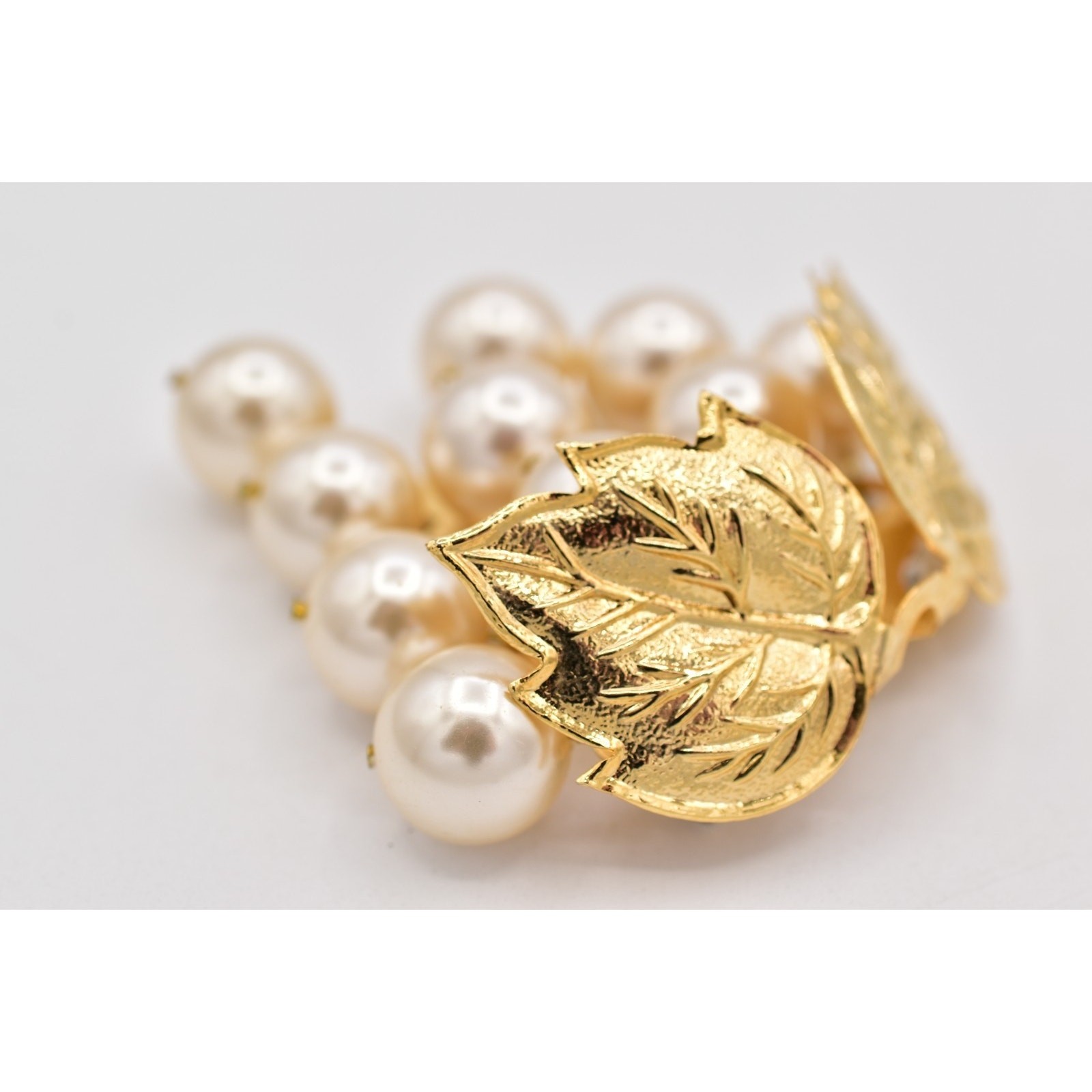 Vintage Grapes Pin Brooch Grapevine Imitation Pearl Gold Leaf Chunky 1990s BinAJ